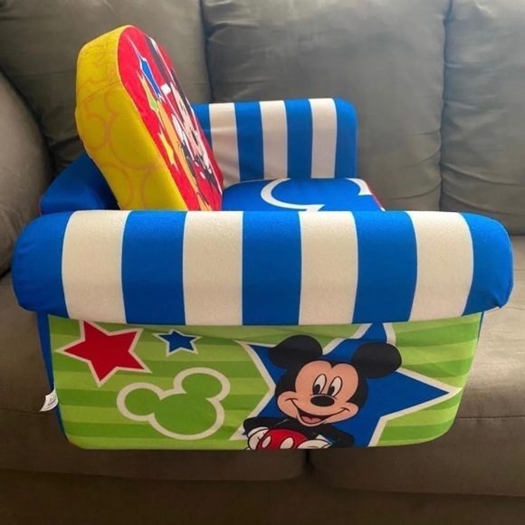 SOLD!! Mickey Mouse sofa - Picture 5 of 12
